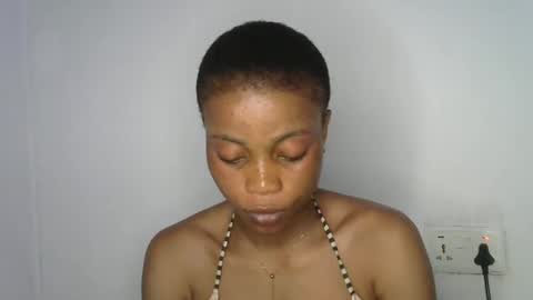 Snapshot of hottie_baddie14 chatting on 04-19-26, 12:00 hottie baddie14 online show from 04-19-26, 12:00