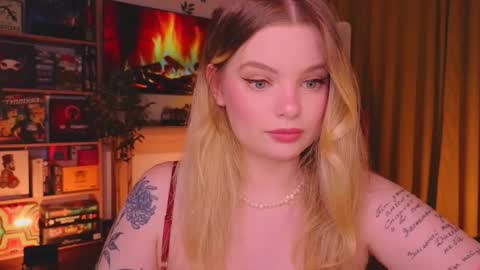 Snapshot of hottie_jane chatting on 09-28-25, 07:19 Jane online show from 09-28-25, 07:19