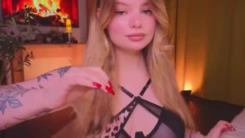 Snapshot of hottie_jane chatting on 11-07-25, 02:50 Jane online show from 11-07-25, 02:50