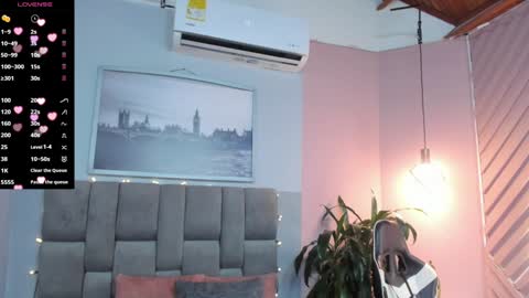 Snapshot of hottie_mine_ chatting on 01-04-25, 05:47   2pm - 9pm GMT-5 online show from 01-04-25, 05:47