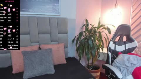 Snapshot of hottie_mine_ chatting on 01-17-25, 07:27   2pm - 9pm GMT-5 online show from 01-17-25, 07:27