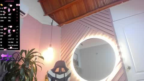 Snapshot of hottie_mine_ chatting on 01-24-25, 12:09   2pm - 9pm GMT-5 online show from 01-24-25, 12:09