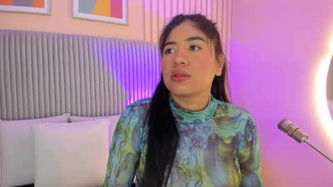 Snapshot of hottie_mine_ chatting on 10-22-25, 11:32   2pm - 9pm GMT-5 online show from 10-22-25, 11:32