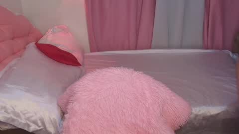 Snapshot of hottie_rhaffa chatting on 05-28-26, 04:15 Terra online show from 05-28-26, 04:15