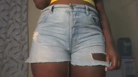 Snapshot of hottie_vera chatting on 05-09-26, 08:08 vera online show from 05-09-26, 08:08