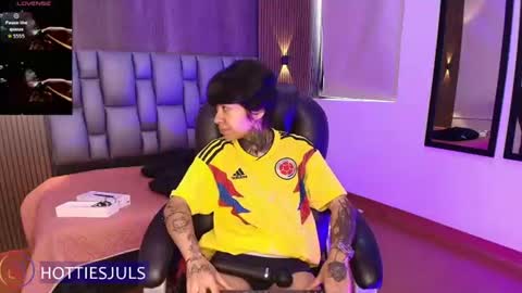 Snapshot of hottiesjuls chatting on 06-21-26, 06:32 Juls online show from 06-21-26, 06:32