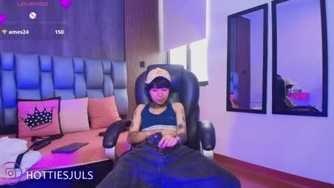 Snapshot of hottiesjuls chatting on 07-08-26, 08:02 Juls online show from 07-08-26, 08:02