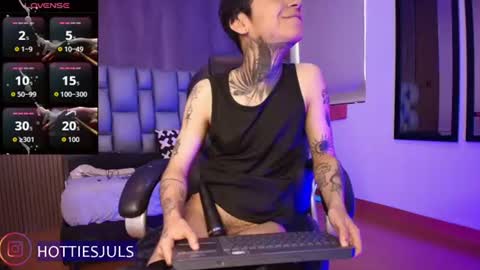 Snapshot of hottiesjuls chatting on 07-29-26, 05:55 Juls online show from 07-29-26, 05:55