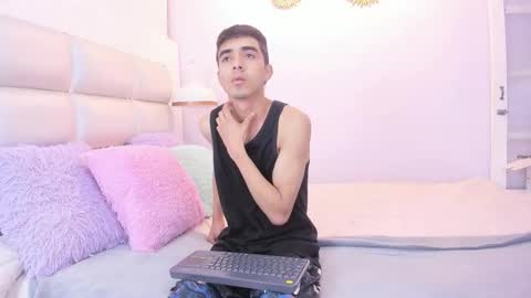 Snapshot of hottiie_guy chatting on 10-18-25, 12:06 hottiie_guy online show from 10-18-25, 12:06
