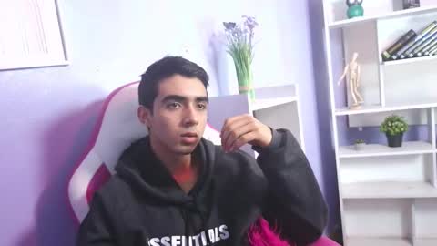 Snapshot of hottiie_guy chatting on 10-22-25, 06:40 hottiie_guy online show from 10-22-25, 06:40