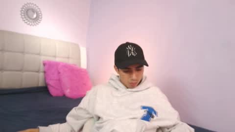 Snapshot of hottiie_guy chatting on 11-04-25, 06:07 hottiie_guy online show from 11-04-25, 06:07