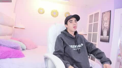 Snapshot of hottiie_guy chatting on 11-12-25, 12:16 hottiie_guy online show from 11-12-25, 12:16