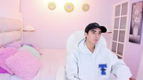 Snapshot of hottiie_guy chatting on 11-13-25, 06:29 hottiie_guy online show from 11-13-25, 06:29