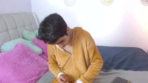 Snapshot of hottiie_guy chatting on 11-15-25, 06:04 hottiie_guy online show from 11-15-25, 06:04