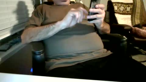 Snapshot of hottop_1981 chatting on 02-25-25, 02:47 Hottop 1981 online show from 02-25-25, 02:47