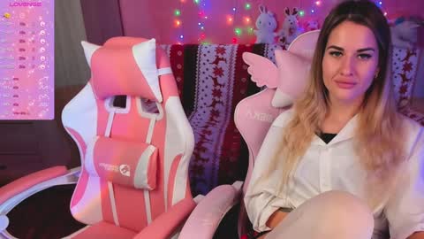 Snapshot of hotty_girls_here chatting on 12-12-24, 06:36 Ivanna and Jessica online show from 12-12-24, 06:36