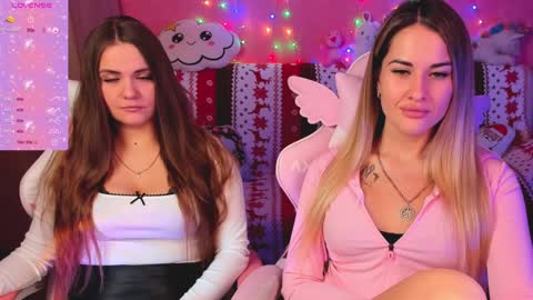 Snapshot of hotty_girls_here chatting on 12-28-24, 06:17 Ivanna and Jessica online show from 12-28-24, 06:17