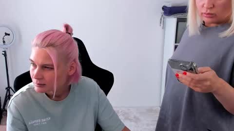 Snapshot of hottyblonds chatting on 09-27-25, 10:53 Nessie and Jessie online show from 09-27-25, 10:53