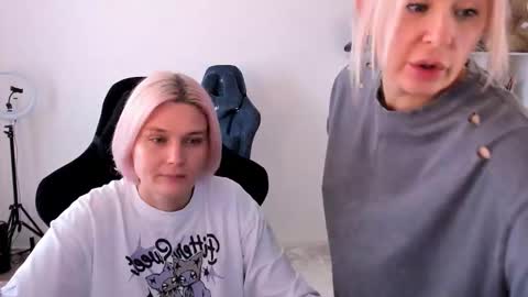 Nessie and Jessie online show from 10-19-25, 09:54