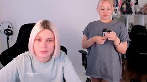 Snapshot of hottyblonds chatting on 11-17-25, 10:10 Nessie and Jessie online show from 11-17-25, 10:10