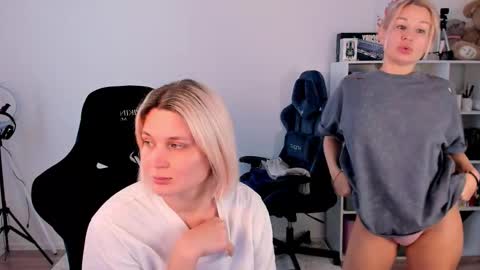 Snapshot of hottyblonds chatting on 12-22-25, 11:29 Nessie and Jessie online show from 12-22-25, 11:29