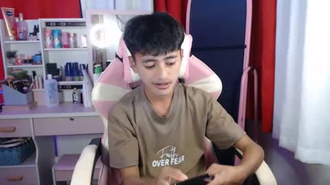 Edrian online show from 03-19-26, 03:49