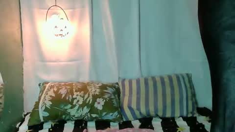 Snapshot of hotwetmommaxxx chatting on 10-28-25, 09:39 hotwetmommaxxx online show from 10-28-25, 09:39