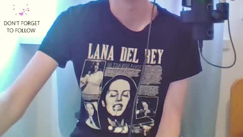 Snapshot of houdenni chatting on 02-09-25, 08:22 twinkie online show from 02-09-25, 08:22