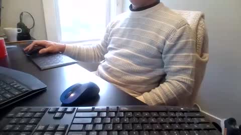 Snapshot of hoverday chatting on 03-17-26, 12:30 hoverday online show from 03-17-26, 12:30