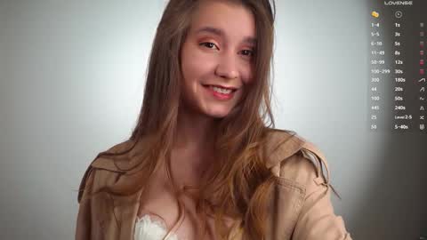 Snapshot of howdyholy chatting on 09-29-25, 12:32 Maya online show from 09-29-25, 12:32