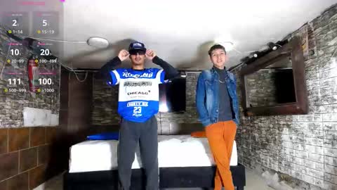 Snapshot of howents chatting on 10-20-25, 02:06 HOWENTS online show from 10-20-25, 02:06