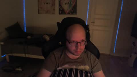 Snapshot of hoyboydkk chatting on 11-14-25, 02:54 Christian online show from 11-14-25, 02:54