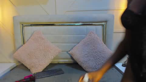 Snapshot of huddah_cam chatting on 01-02-25, 05:07 huddah online show from 01-02-25, 05:07