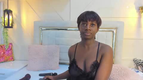 Snapshot of huddah_cam chatting on 01-07-25, 02:19 huddah online show from 01-07-25, 02:19