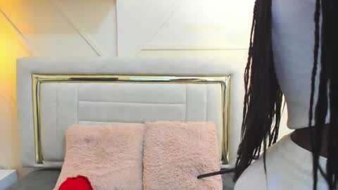 Snapshot of huddah_cam chatting on 02-11-25, 11:21 huddah online show from 02-11-25, 11:21