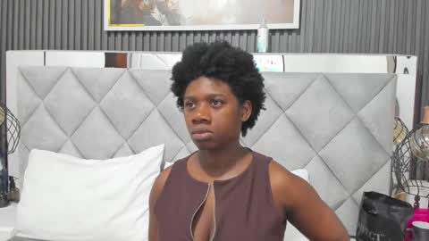 Snapshot of huddah_cam chatting on 09-18-25, 11:34 huddah online show from 09-18-25, 11:34