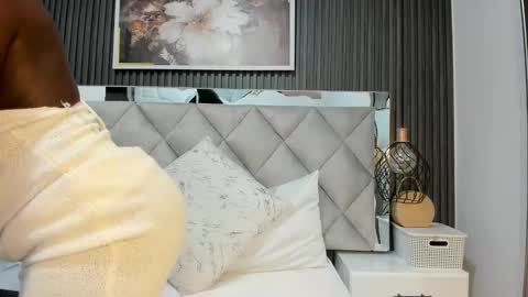 Snapshot of huddah_cam chatting on 10-28-25, 11:14 huddah online show from 10-28-25, 11:14