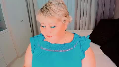 Snapshot of huge_booobs chatting on 12-16-24, 07:32 milli online show from 12-16-24, 07:32