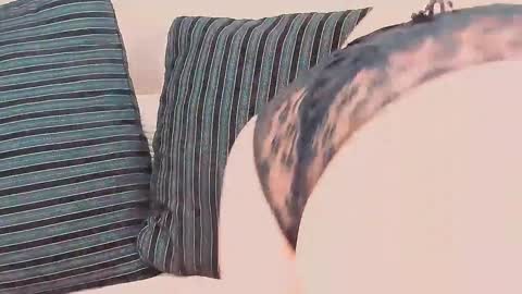 Snapshot of huge_booobs chatting on 12-17-24, 06:20 milli online show from 12-17-24, 06:20