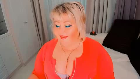 Snapshot of huge_booobs chatting on 01-01-25, 12:43 milli online show from 01-01-25, 12:43