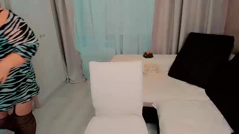 Snapshot of huge_booobs chatting on 01-02-25, 03:19 milli online show from 01-02-25, 03:19