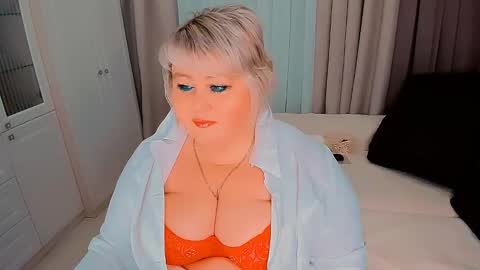 Snapshot of huge_booobs chatting on 01-13-25, 07:42 milli online show from 01-13-25, 07:42