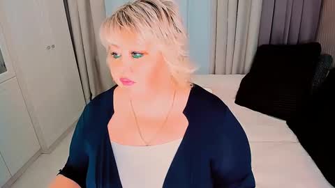 Snapshot of huge_booobs chatting on 01-26-25, 05:02 milli online show from 01-26-25, 05:02