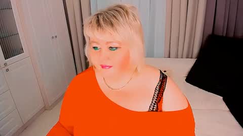 Snapshot of huge_booobs chatting on 02-02-25, 02:24 milli online show from 02-02-25, 02:24