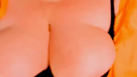 Snapshot of huge_booobs chatting on 02-04-25, 07:22 milli online show from 02-04-25, 07:22