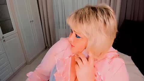 Snapshot of huge_booobs chatting on 02-08-25, 07:49 milli online show from 02-08-25, 07:49