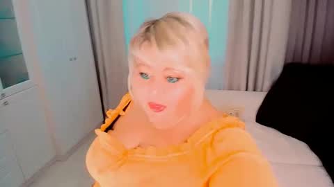 Snapshot of huge_booobs chatting on 09-11-25, 03:50 milli online show from 09-11-25, 03:50