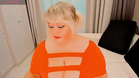 Snapshot of huge_booobs chatting on 10-08-25, 12:25 milli online show from 10-08-25, 12:25