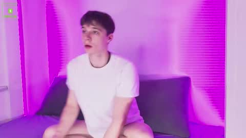 Snapshot of hugebangins_ chatting on 09-26-25, 10:19 ANTHONY online show from 09-26-25, 10:19