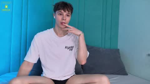 Snapshot of hugebangins_ chatting on 09-27-25, 10:20 ANTHONY online show from 09-27-25, 10:20